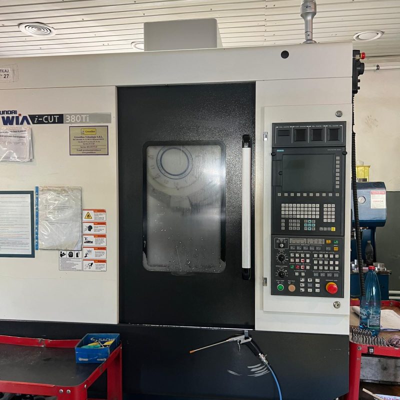 Masina de frezat HYUNDAI Wia i-CUT 380i